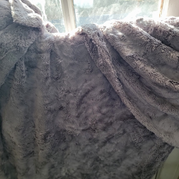 MINKY Blanket Brand New Grey 60 X 72 - Picture 4 of 8